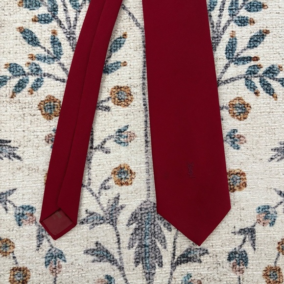 Yves Saint Laurent YSL Men's Red Striped Slim Tie - Picture 1 of 4